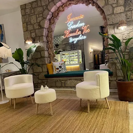Ceylisa Alacati Butik * Cesme